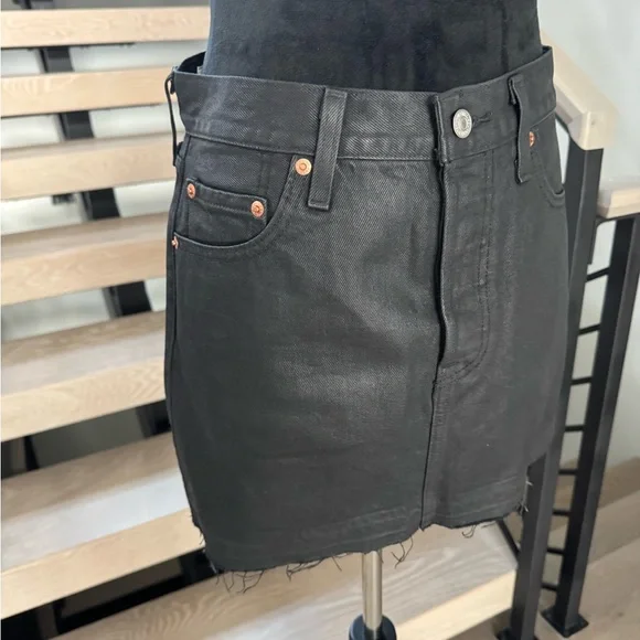 New Levi's Icon Black Leather look Mini Skirt size 25 - Picture 11 of 14